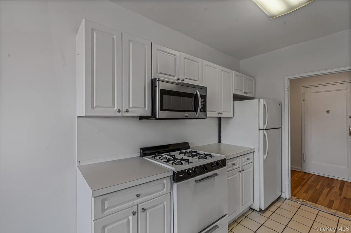 162-01 Powells Cove Boulevard, Unit 3N photo 6