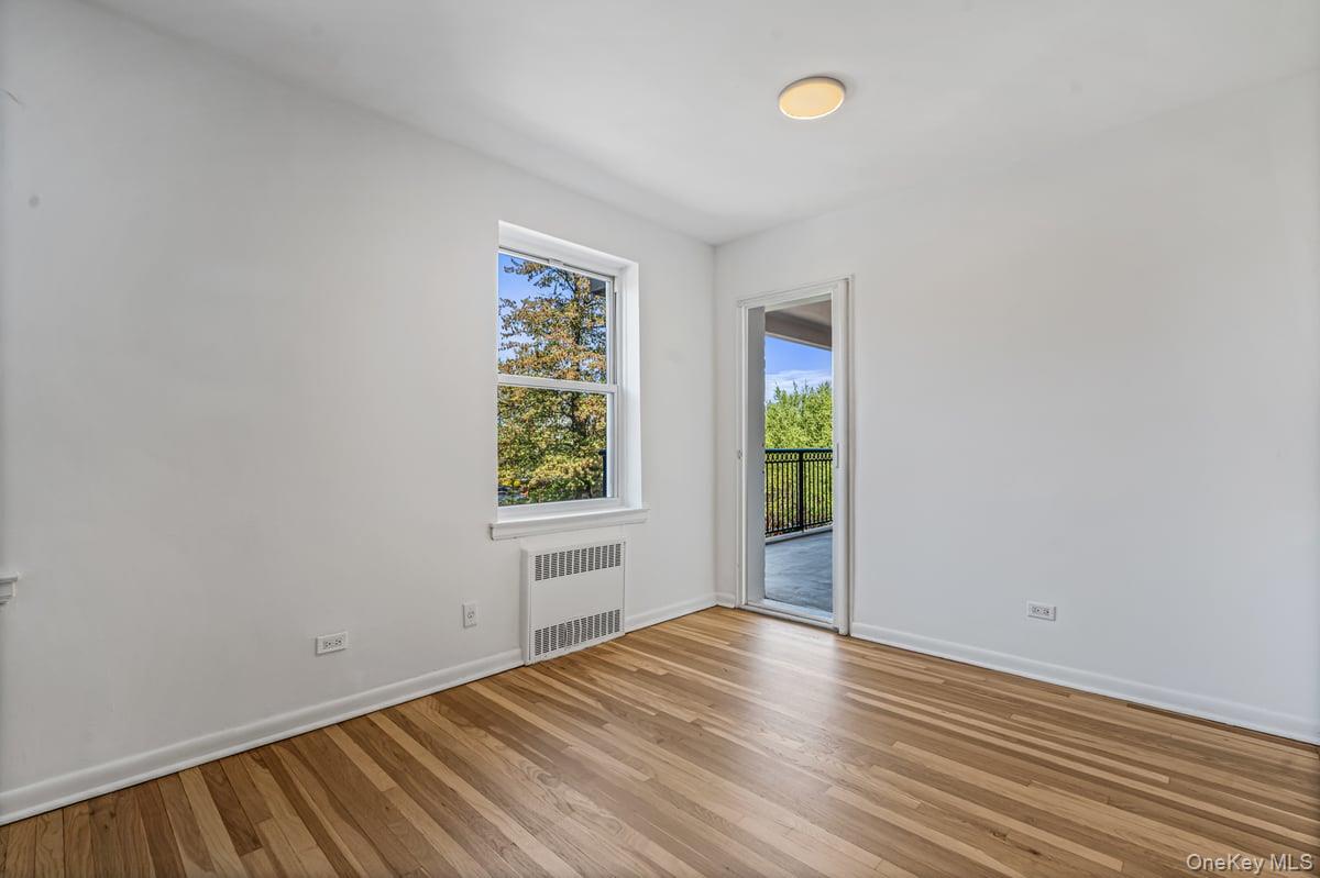 162-01 Powells Cove Boulevard, Unit 3N photo 5