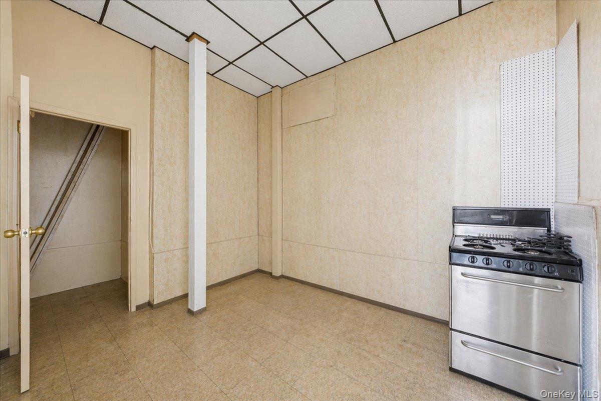 6042 55th Street – For Rent photo 5