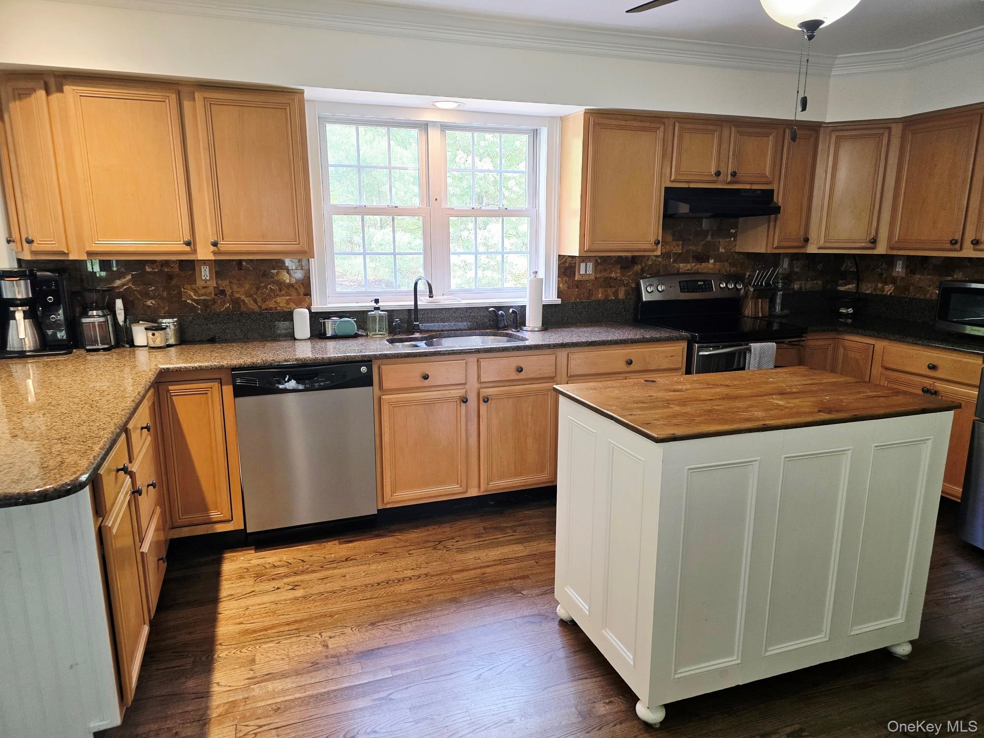 64 Beachfern Road – For Rent photo 4