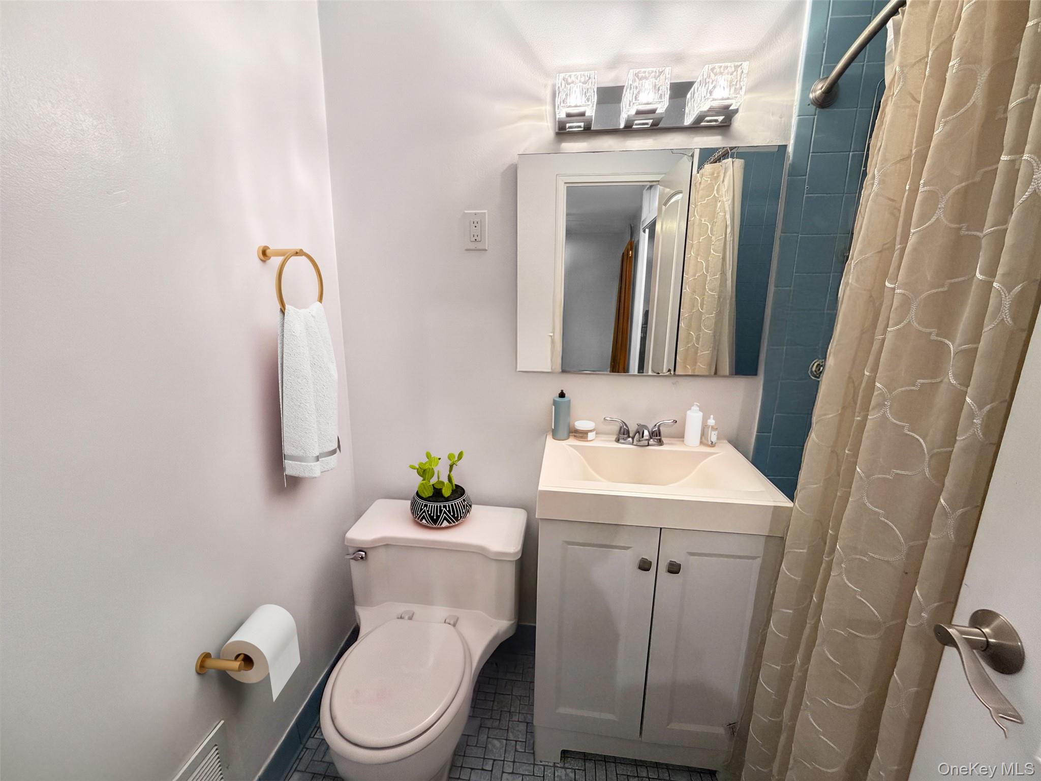61-20 Grand Central Parkway, Unit C1100 photo 8