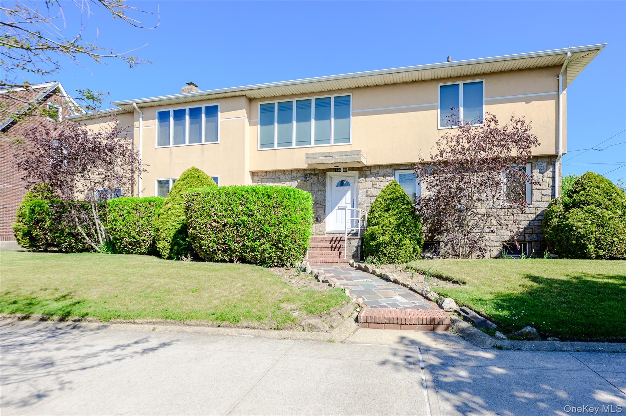 13802 Rockaway Beach Boulevard – For Sale