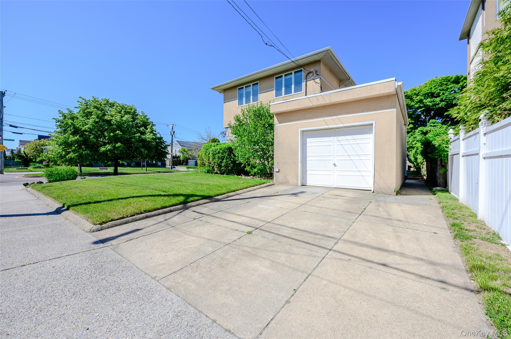 13802 Rockaway Beach Boulevard – For Sale photo 32