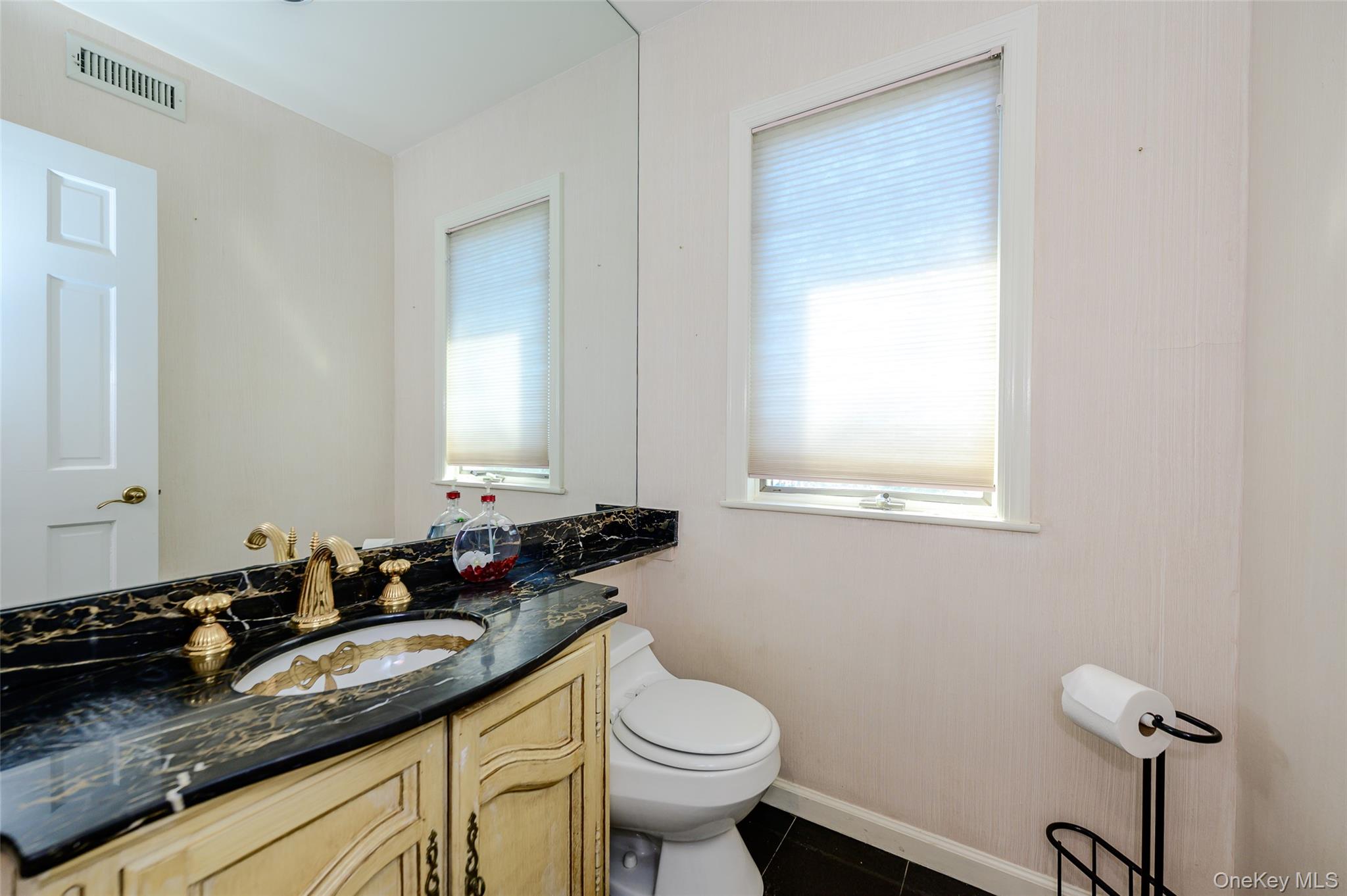 13802 Rockaway Beach Boulevard – For Sale photo 15