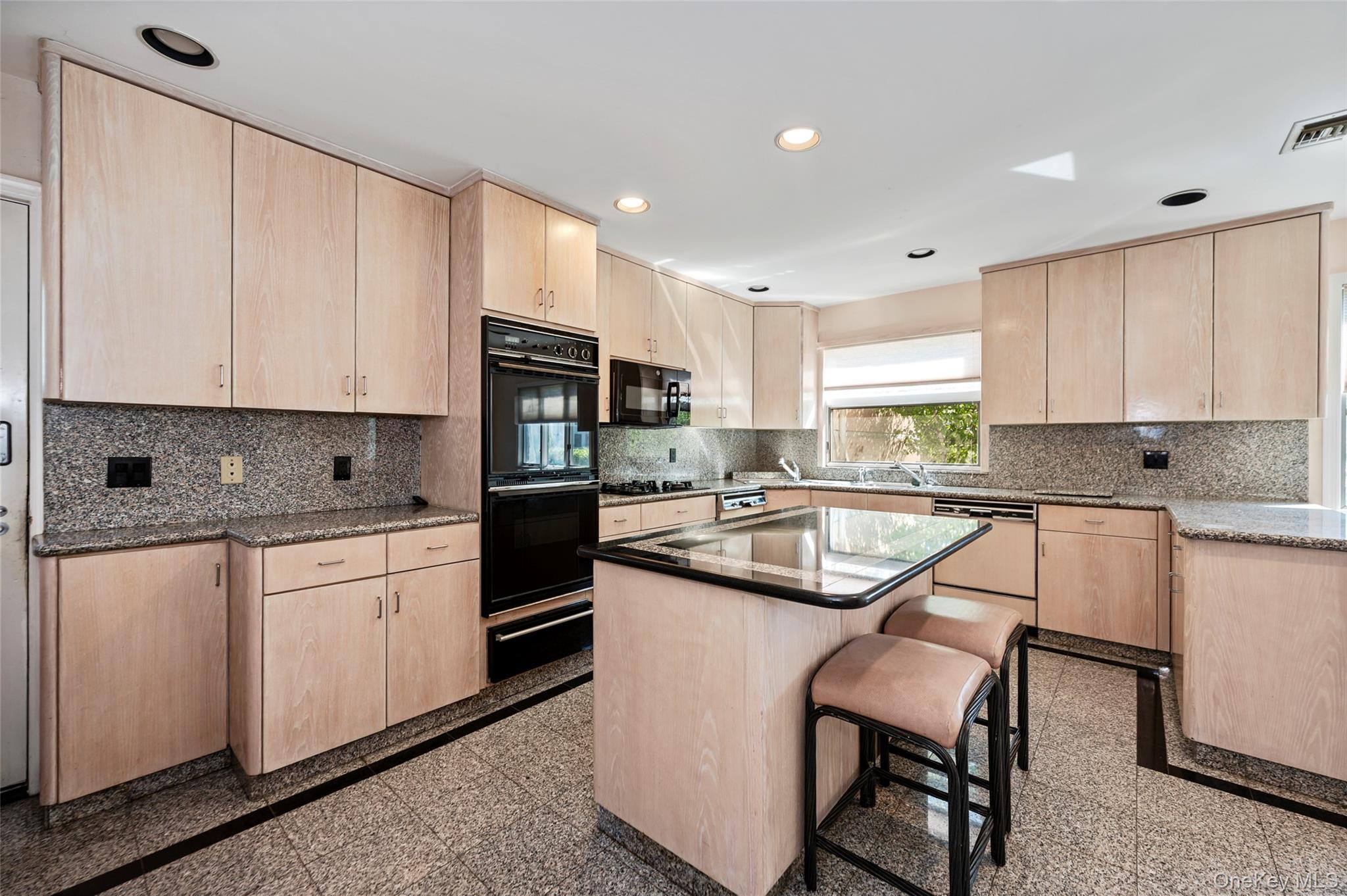 13802 Rockaway Beach Boulevard – For Sale photo 11