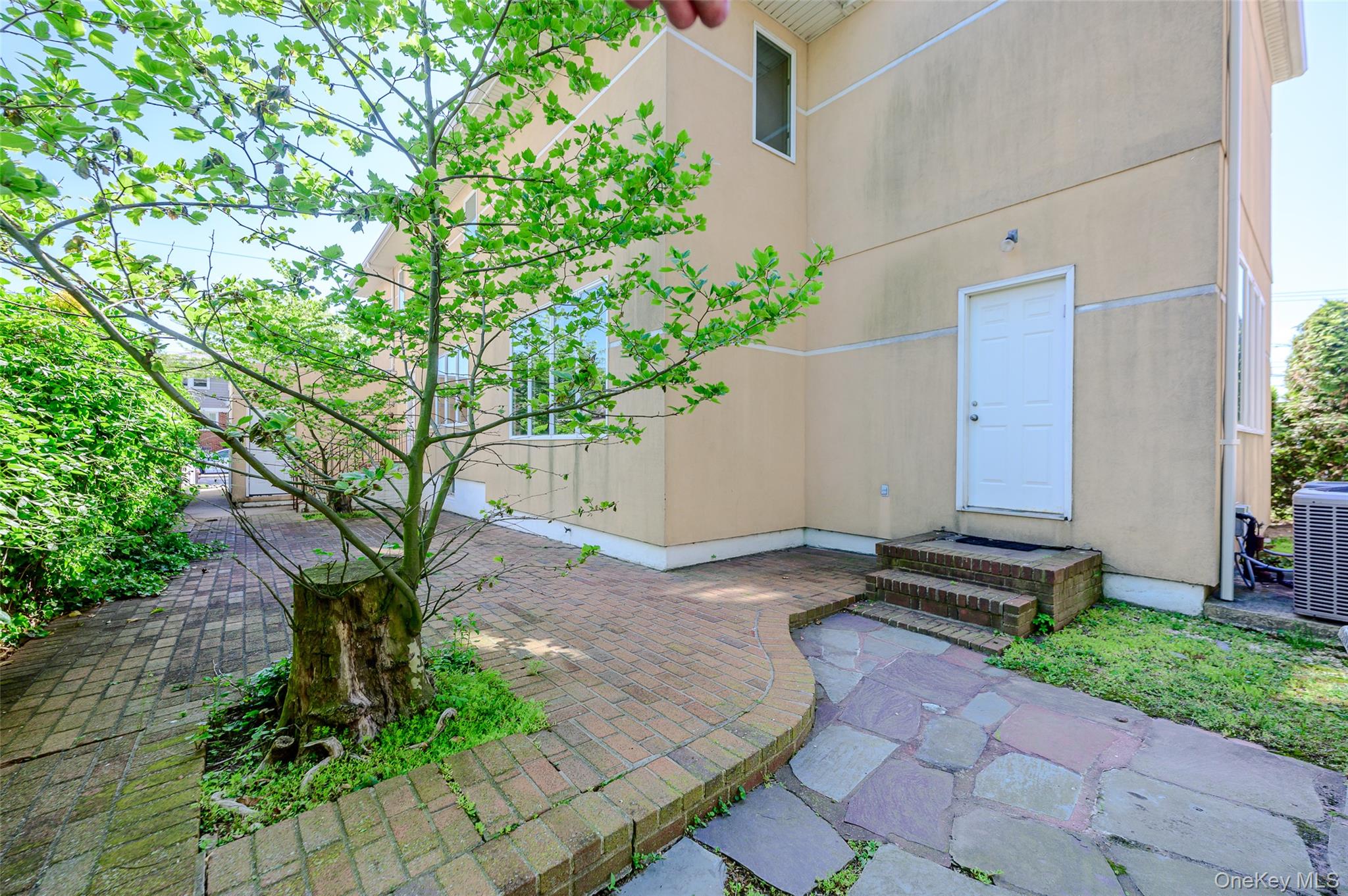 13802 Rockaway Beach Boulevard – For Sale photo 30