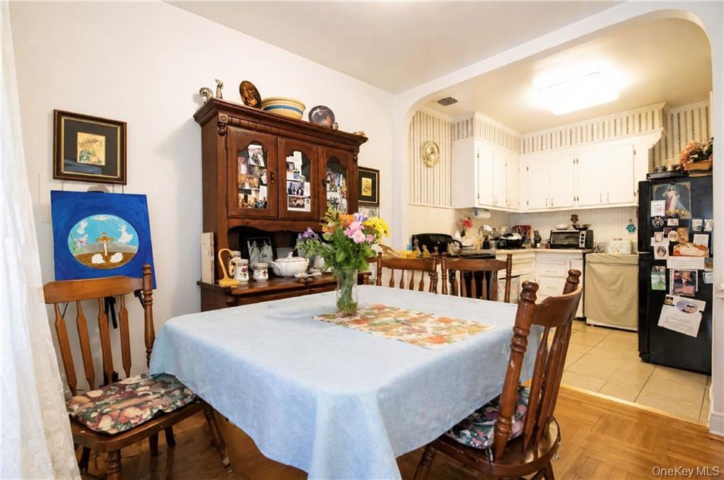 2544 Hubbard Street – For Sale photo 3