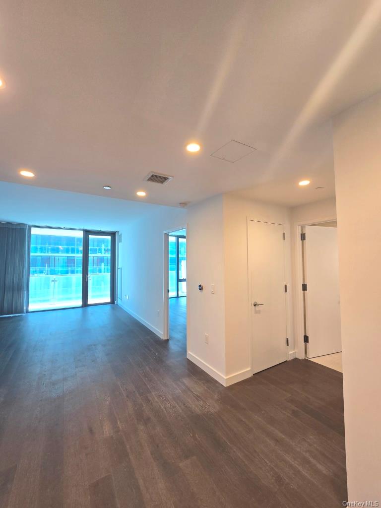 131-05 40th Road, Unit 15R photo 3