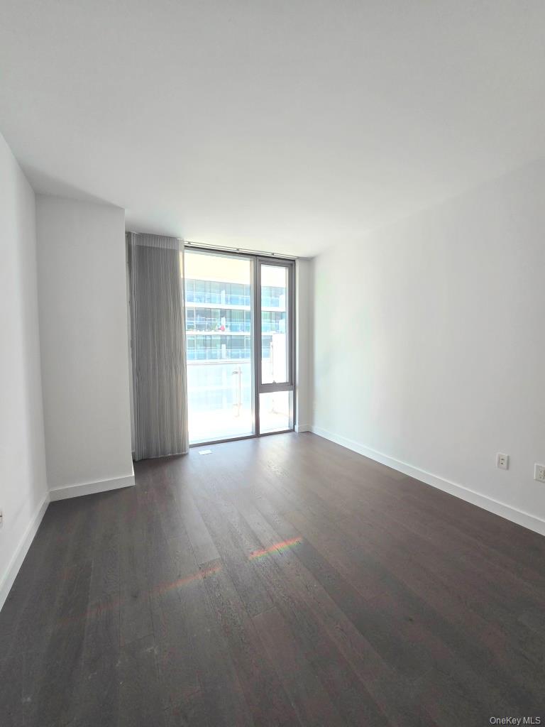 131-05 40th Road, Unit 15R photo 5