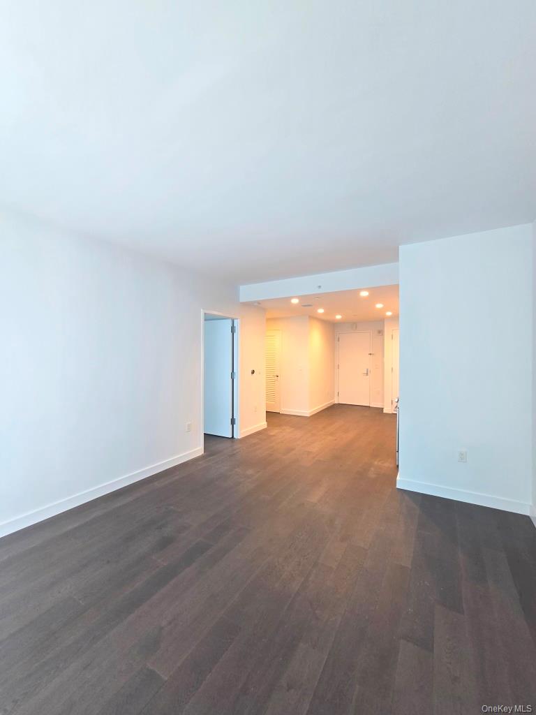 131-05 40th Road, Unit 15R photo 4