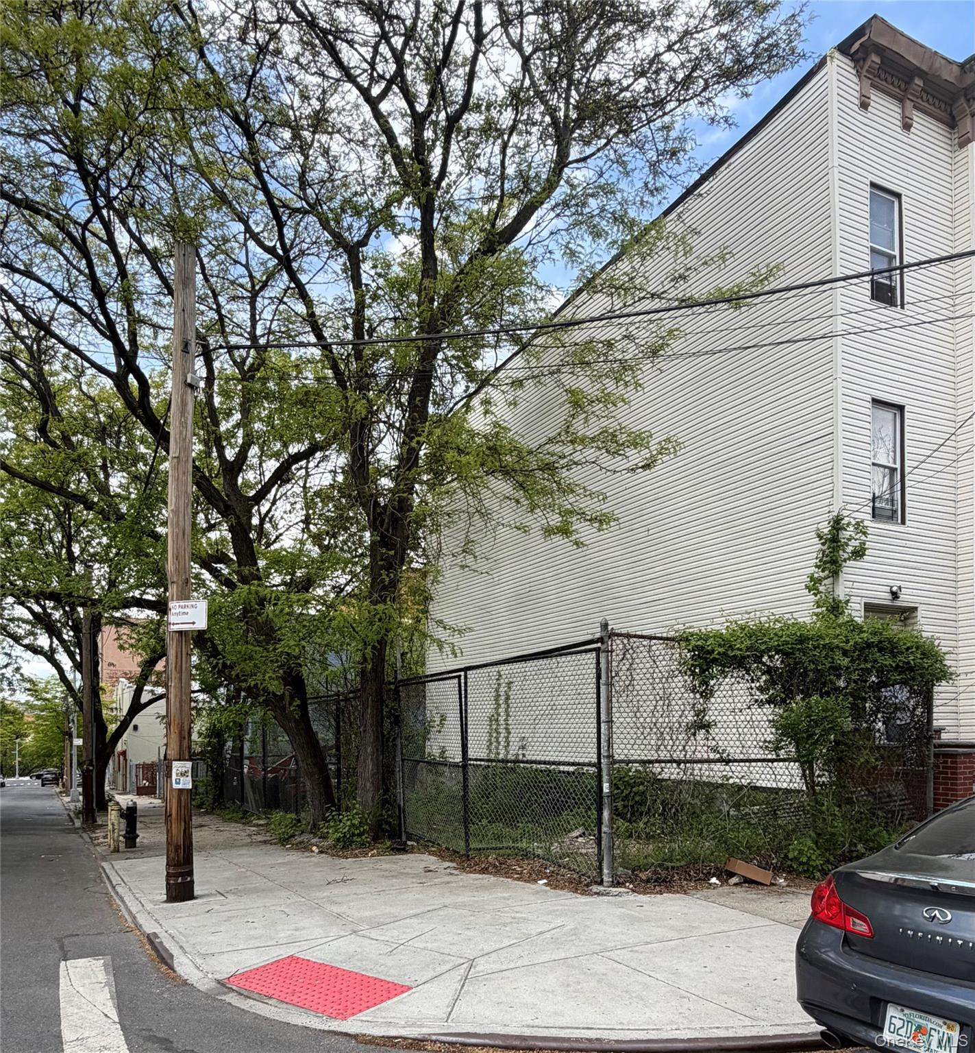 961 Cauldwell Avenue – For Sale