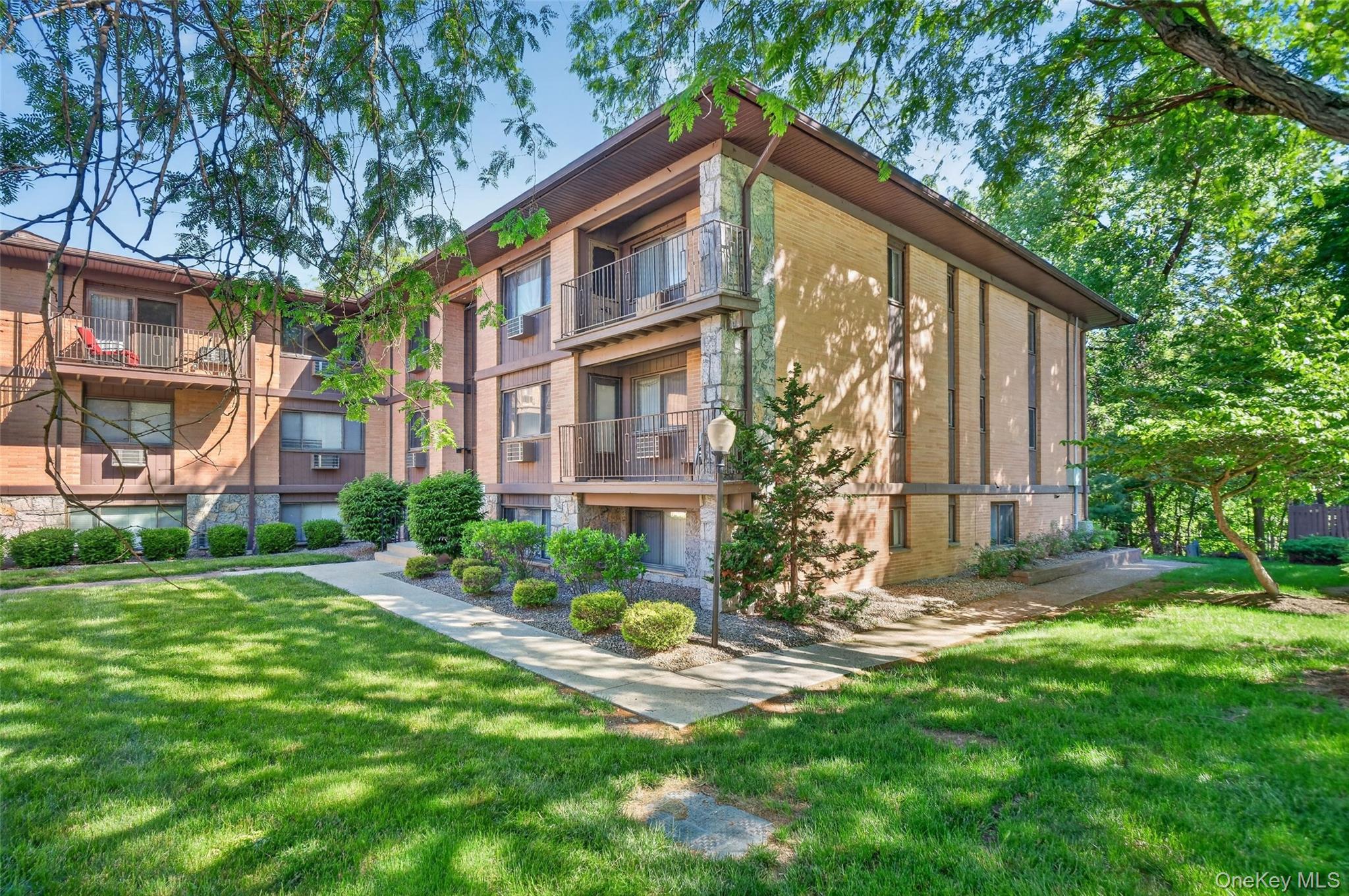 10 Oakwood Terrace, Unit 65 photo 2