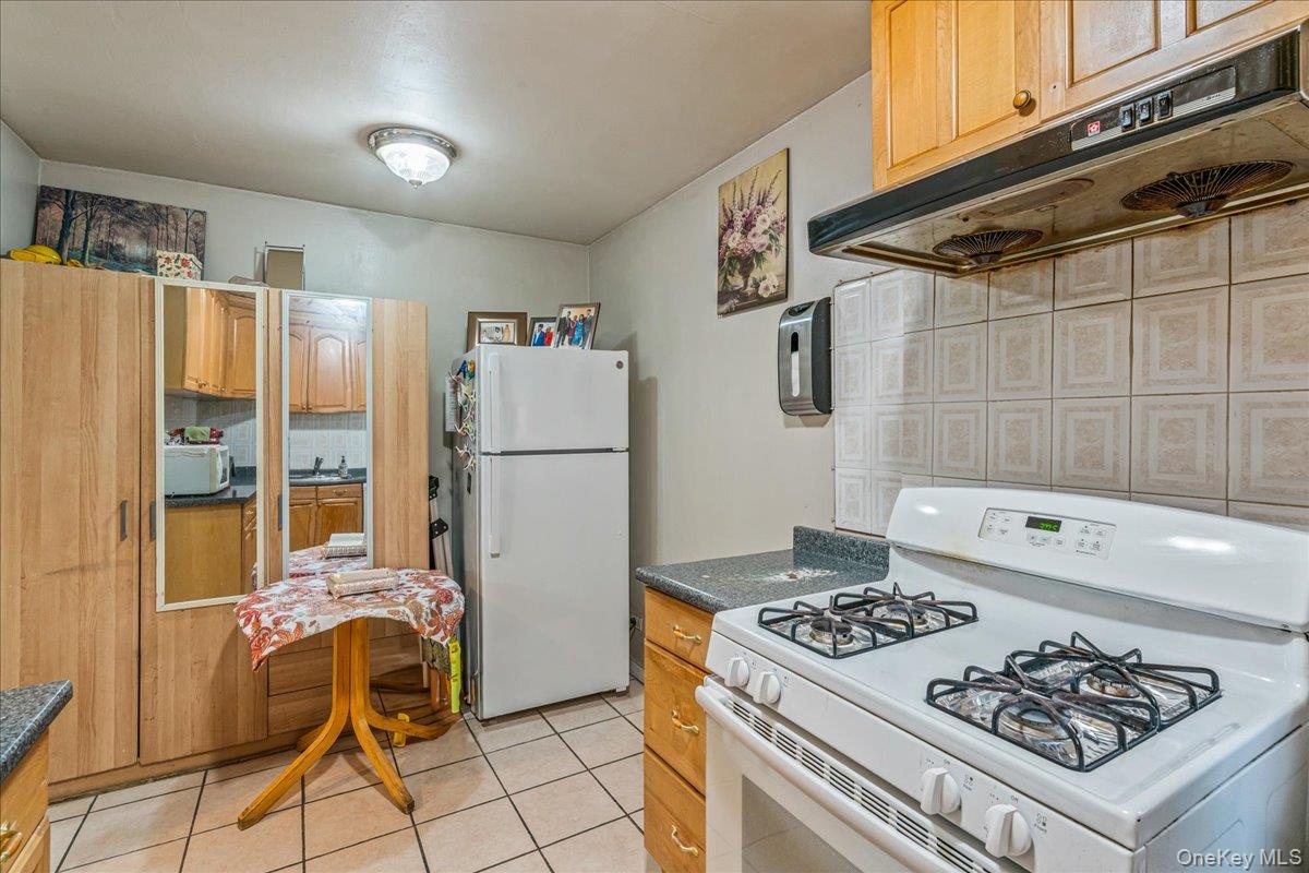 144-55 Melbourne Ave, Unit 2E photo 14