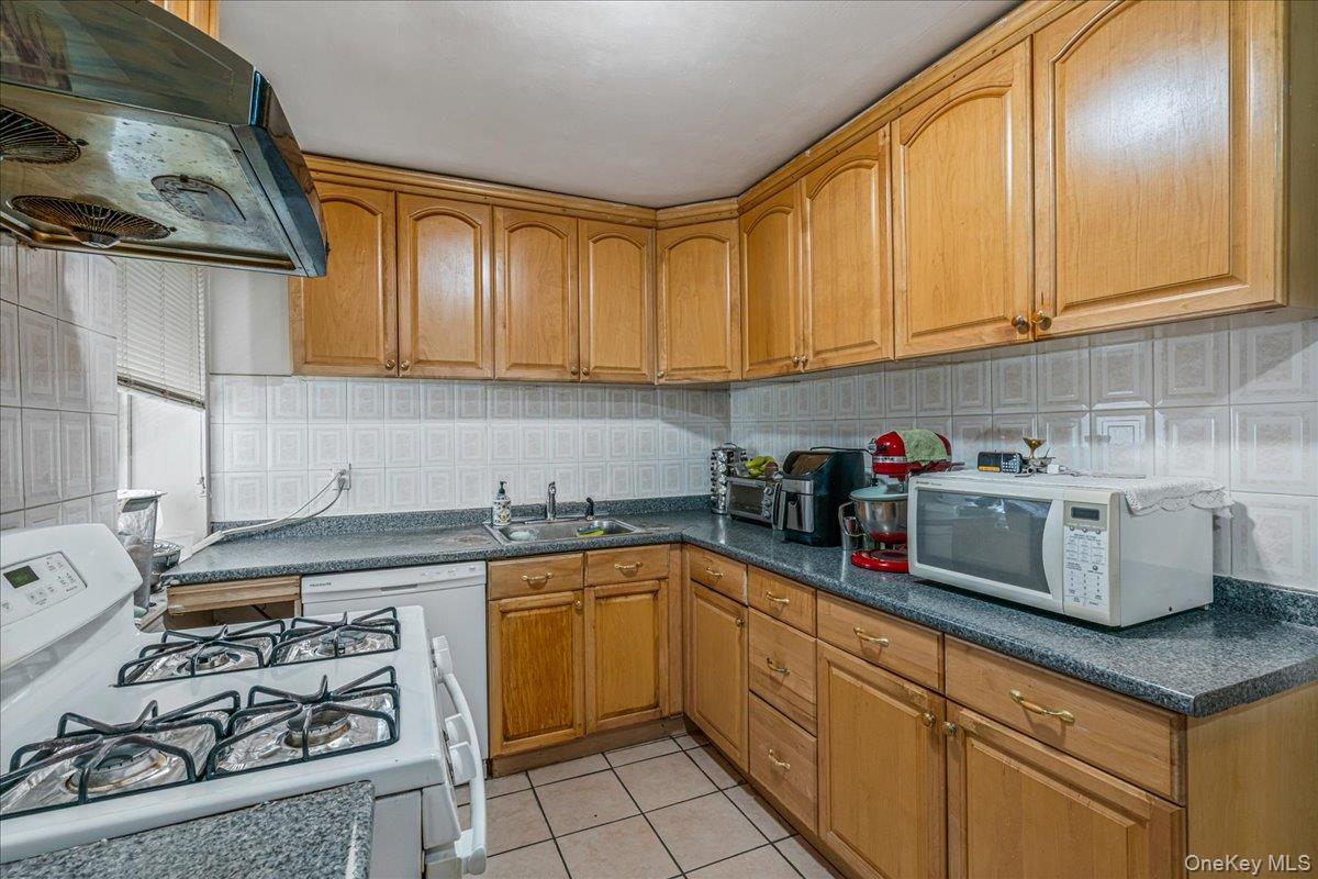 144-55 Melbourne Ave, Unit 2E photo 13