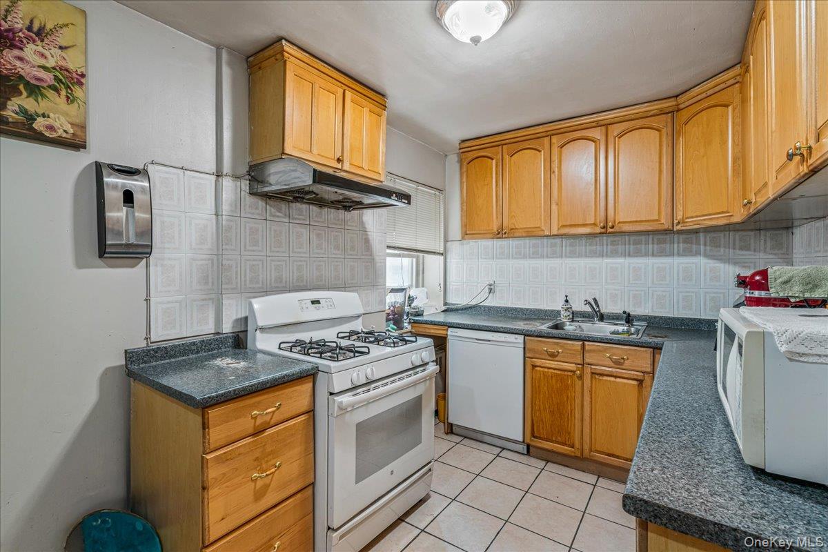 144-55 Melbourne Ave, Unit 2E photo 12