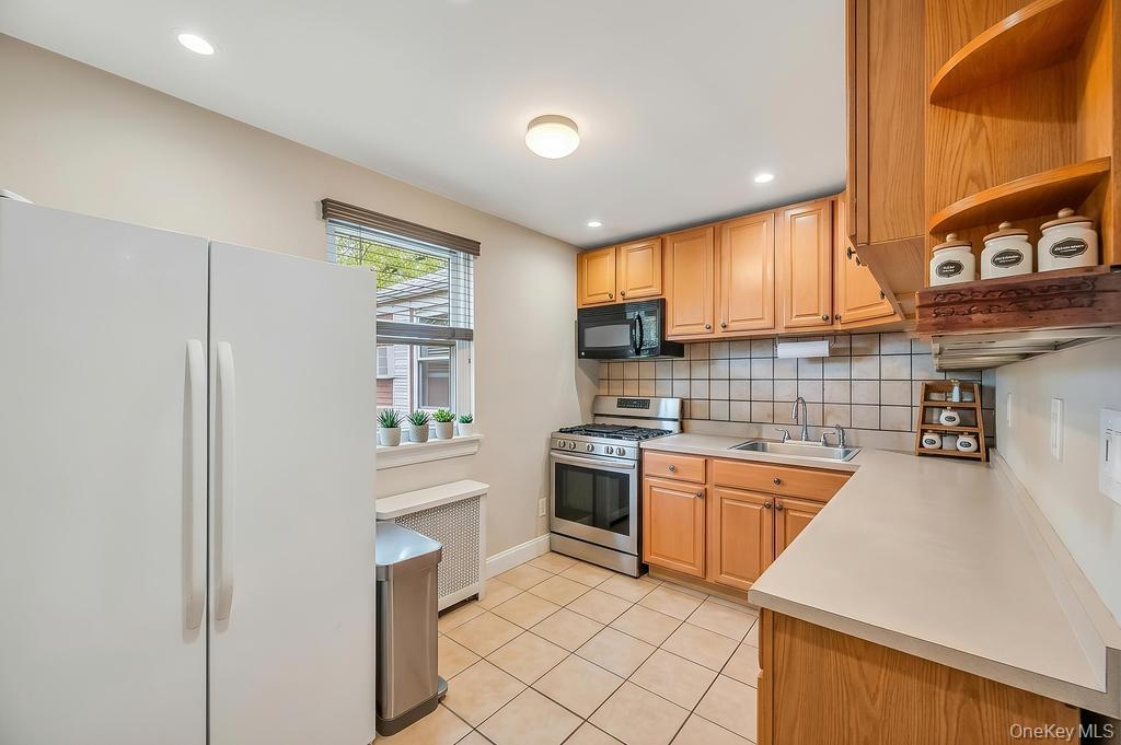 261-10 Langston Avenue, Unit G99E photo 8