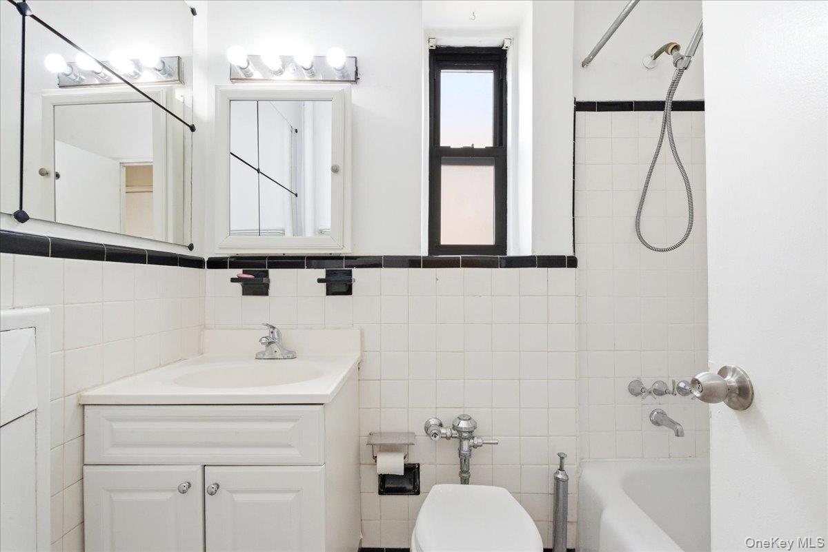 102-12 65th Avenue, Unit C35 photo 21