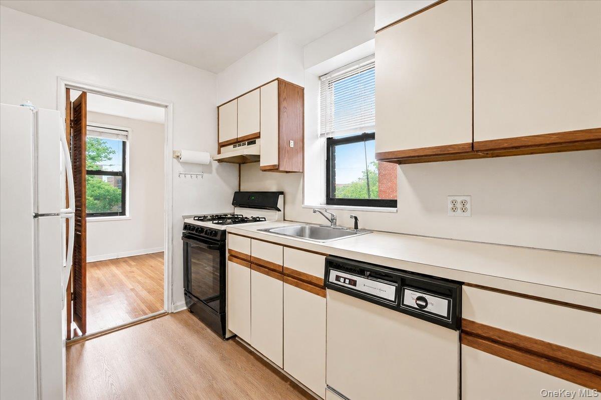 102-12 65th Avenue, Unit C35 photo 16