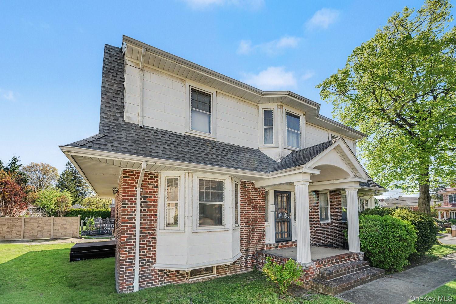27 Center Drive – For Sale photo 2