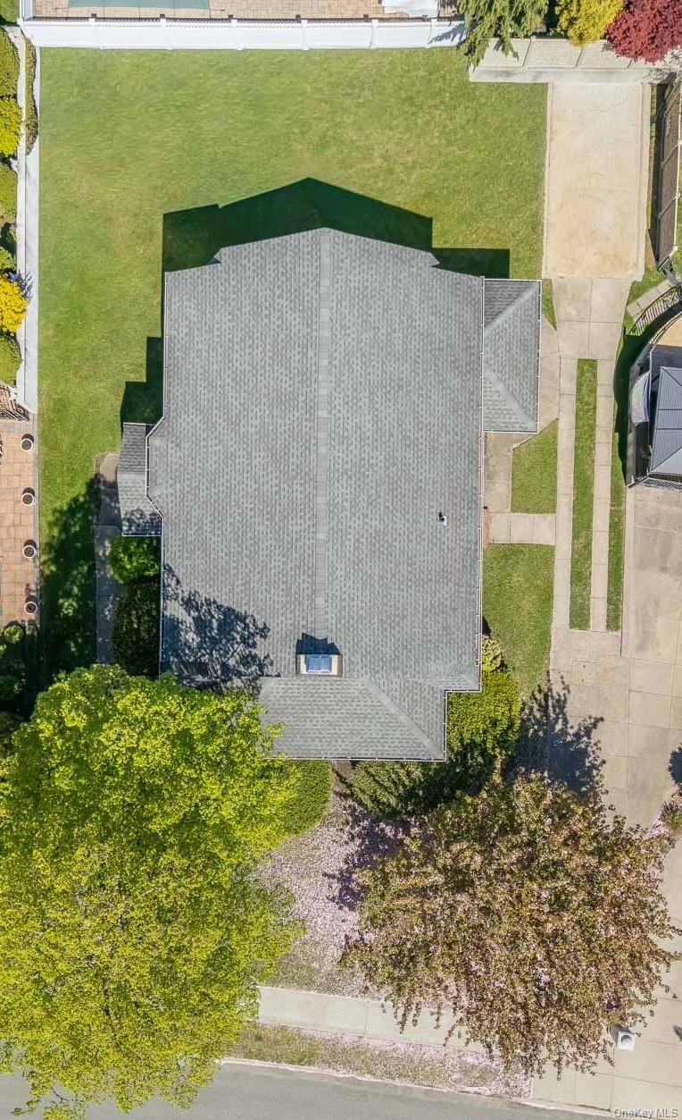 27 Center Drive – For Sale photo 6