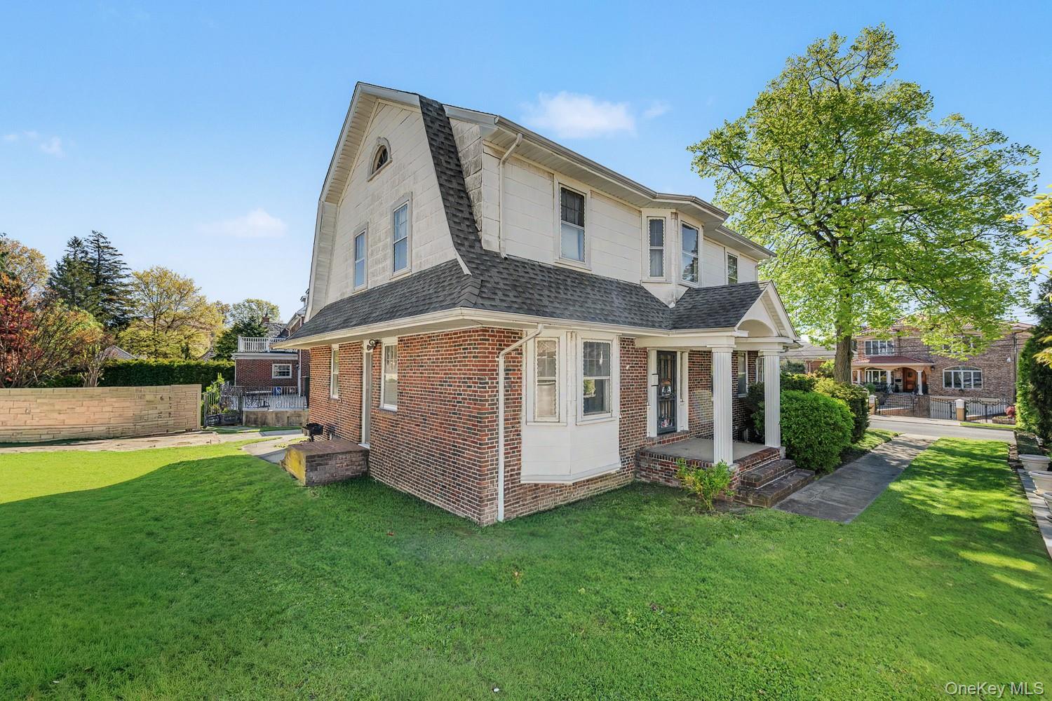 27 Center Drive – For Sale photo 3
