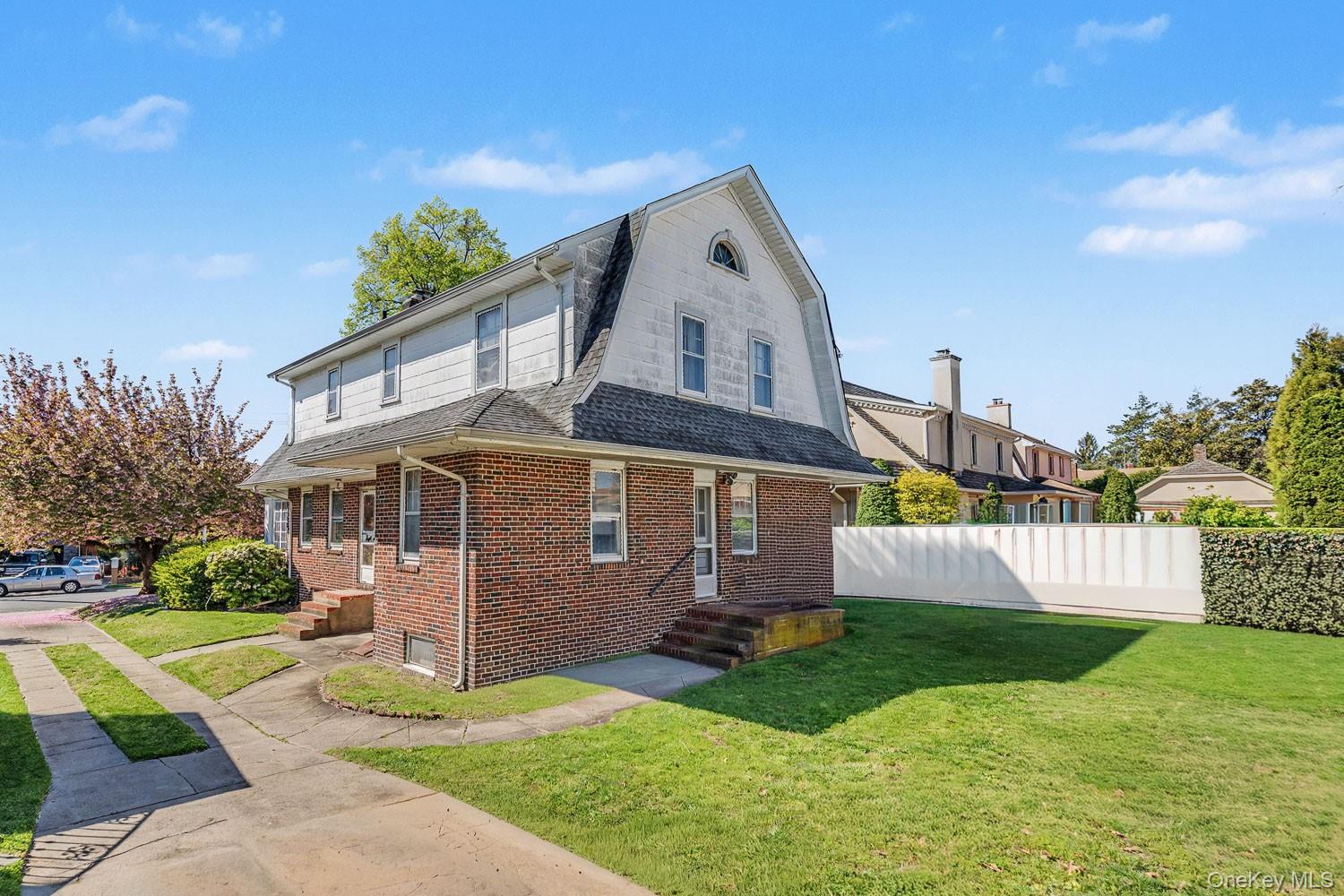27 Center Drive – For Sale photo 4