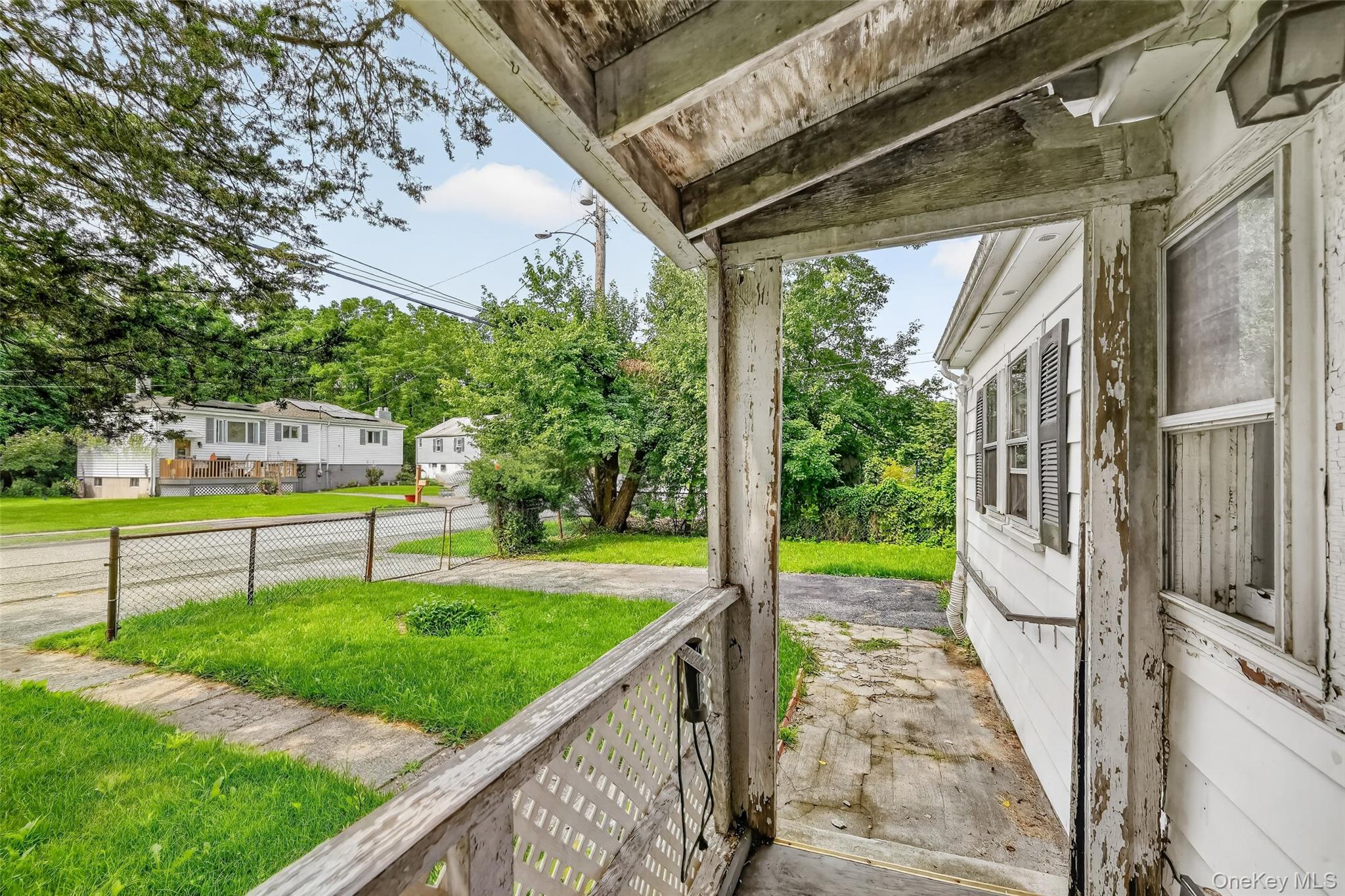 4 Benview Road – For Sale photo 3