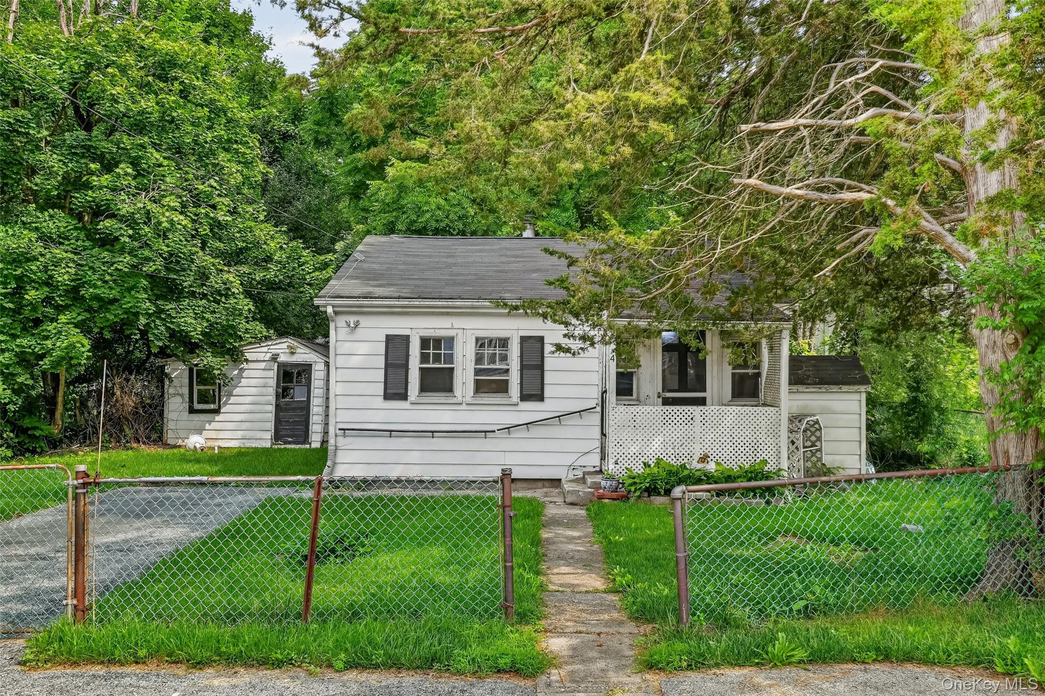 4 Benview Road – For Sale photo 2