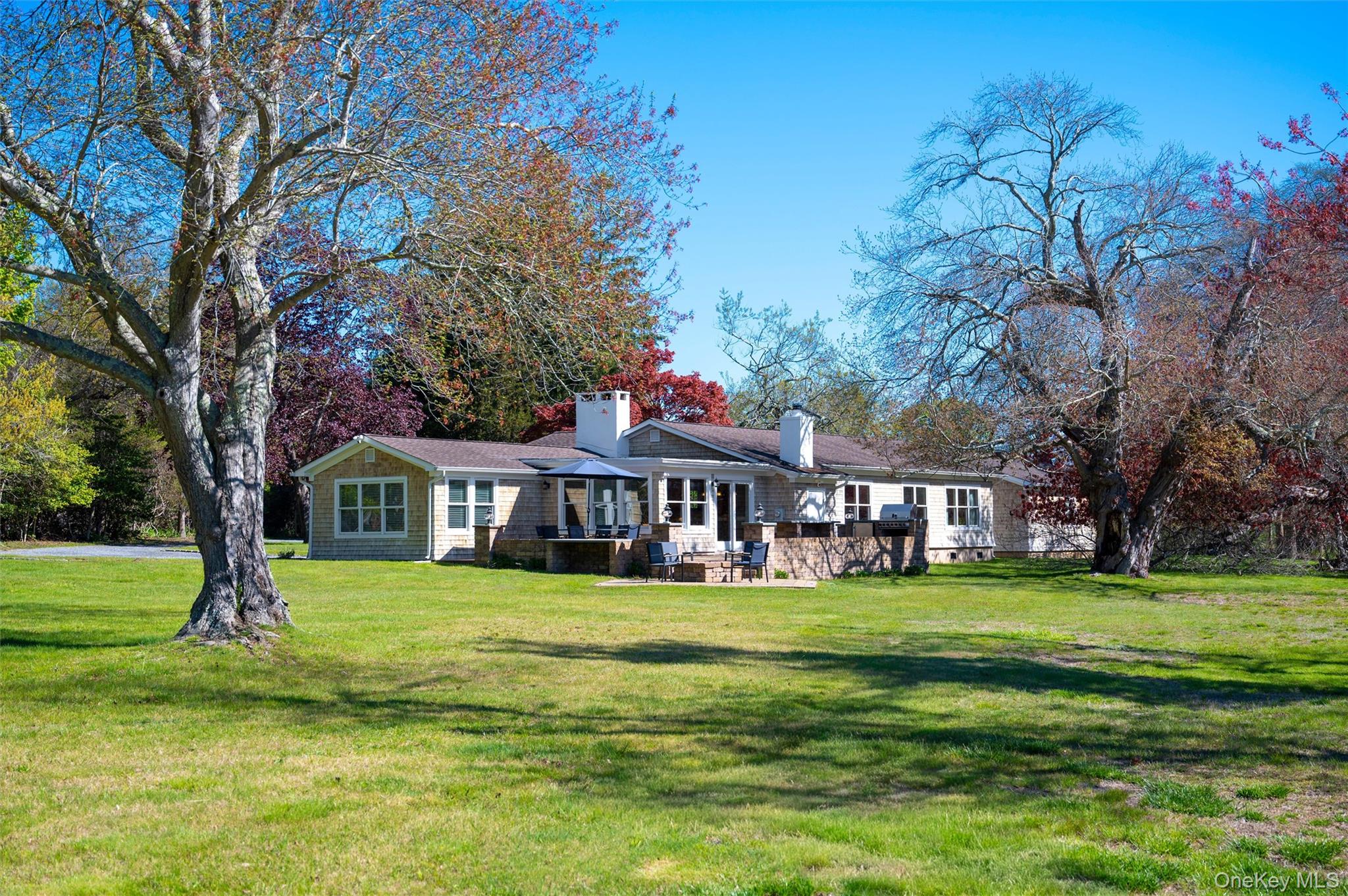 111 South Country Road – For Sale photo 24