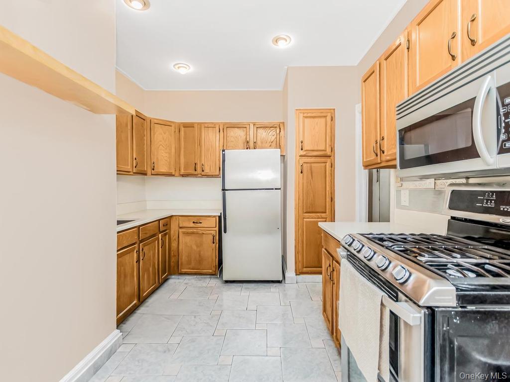 472 Gramatan Avenue, Unit O2 photo 5