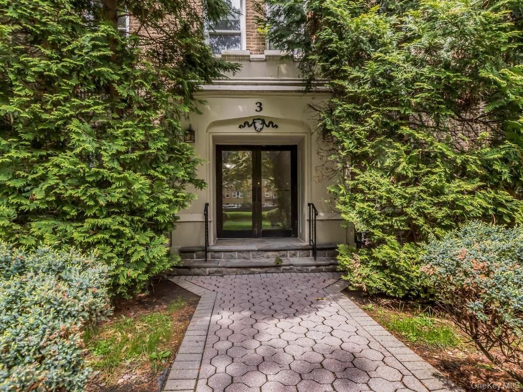 472 Gramatan Avenue, Unit O2