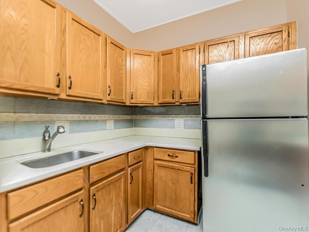472 Gramatan Avenue, Unit O2 photo 4