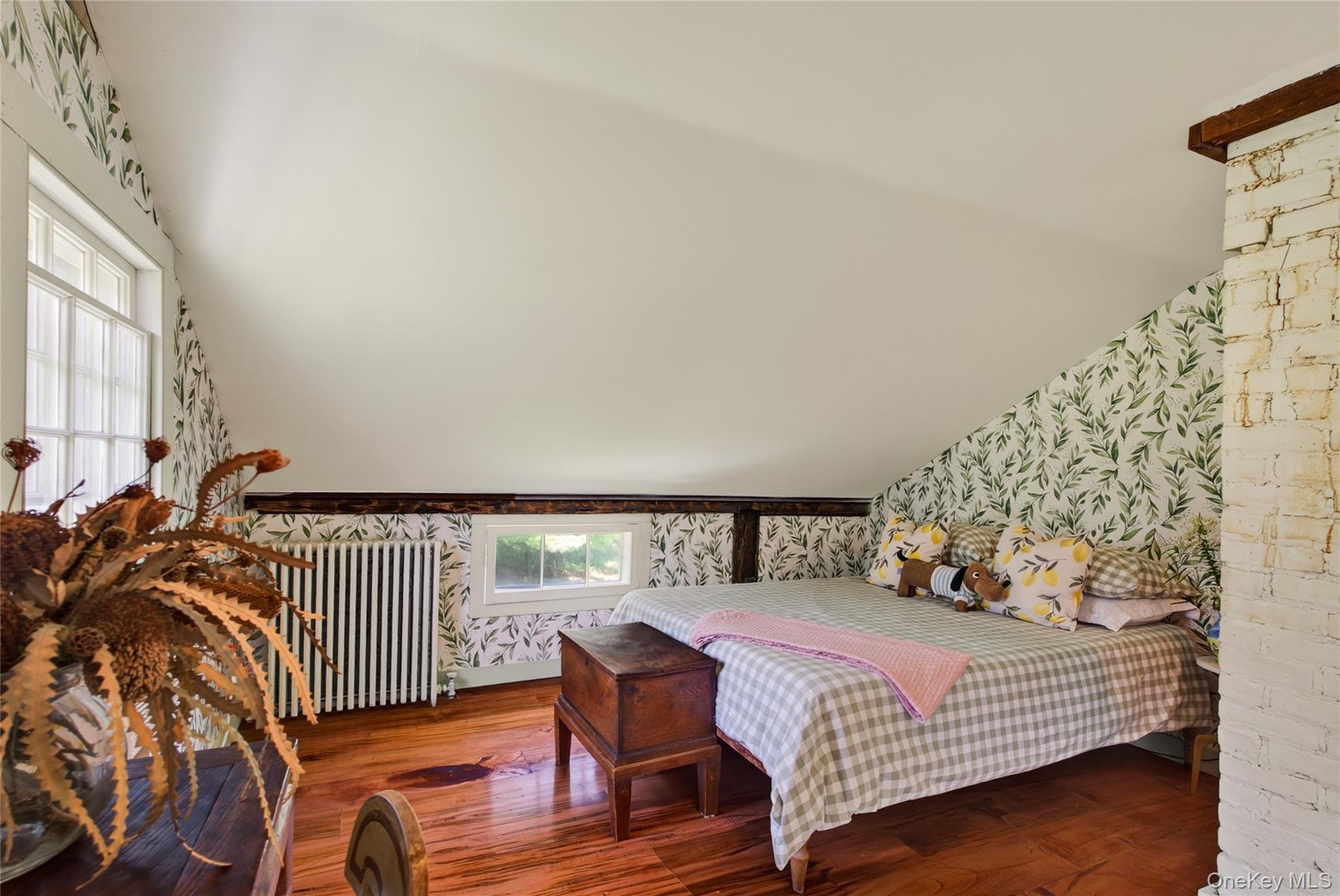 210 Middle Road – For Sale photo 16