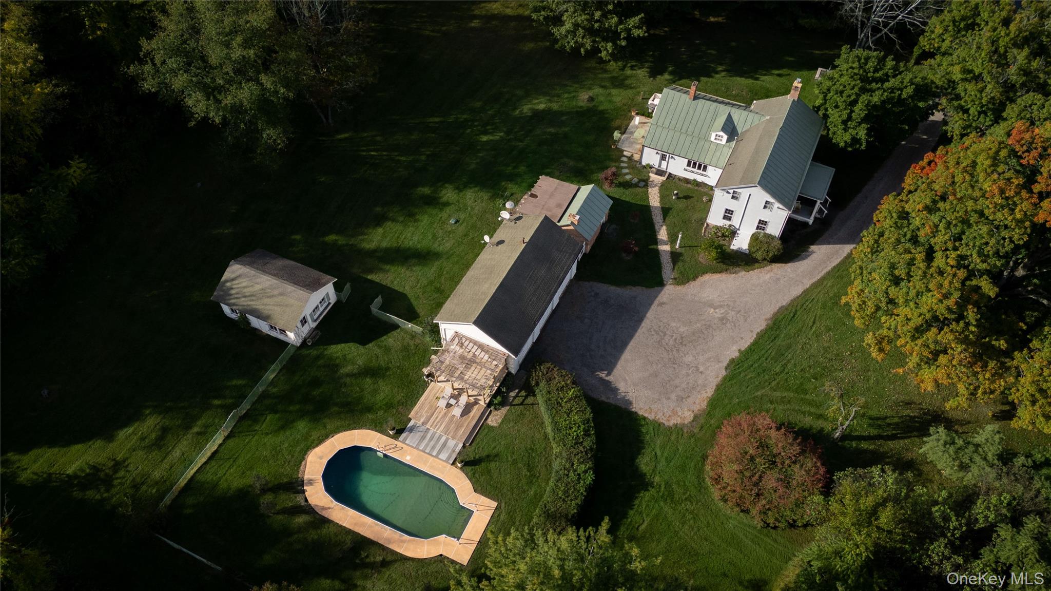 210 Middle Road – For Sale photo 21