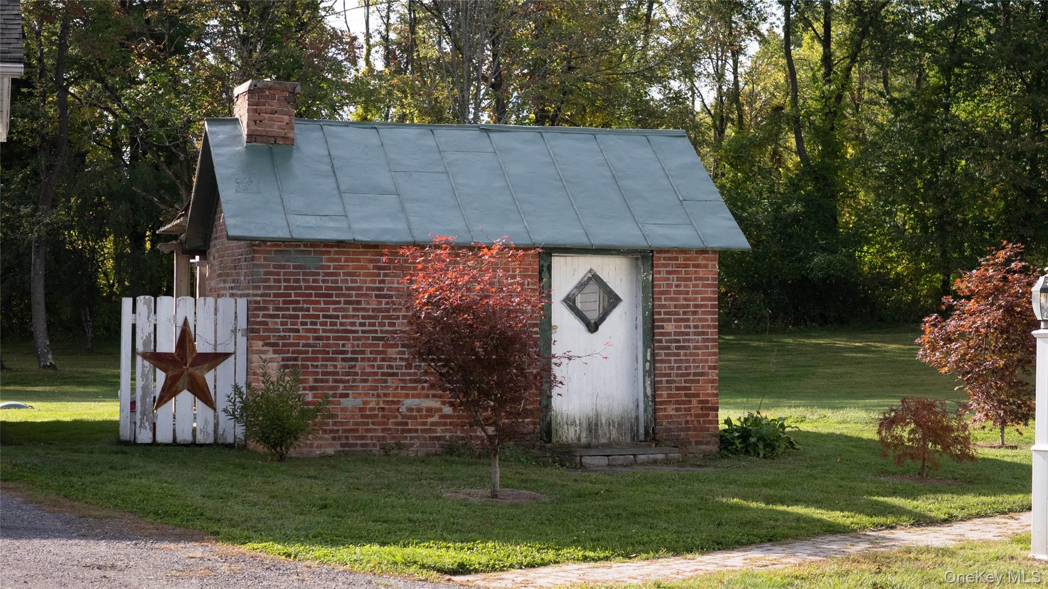 210 Middle Road – For Sale photo 25