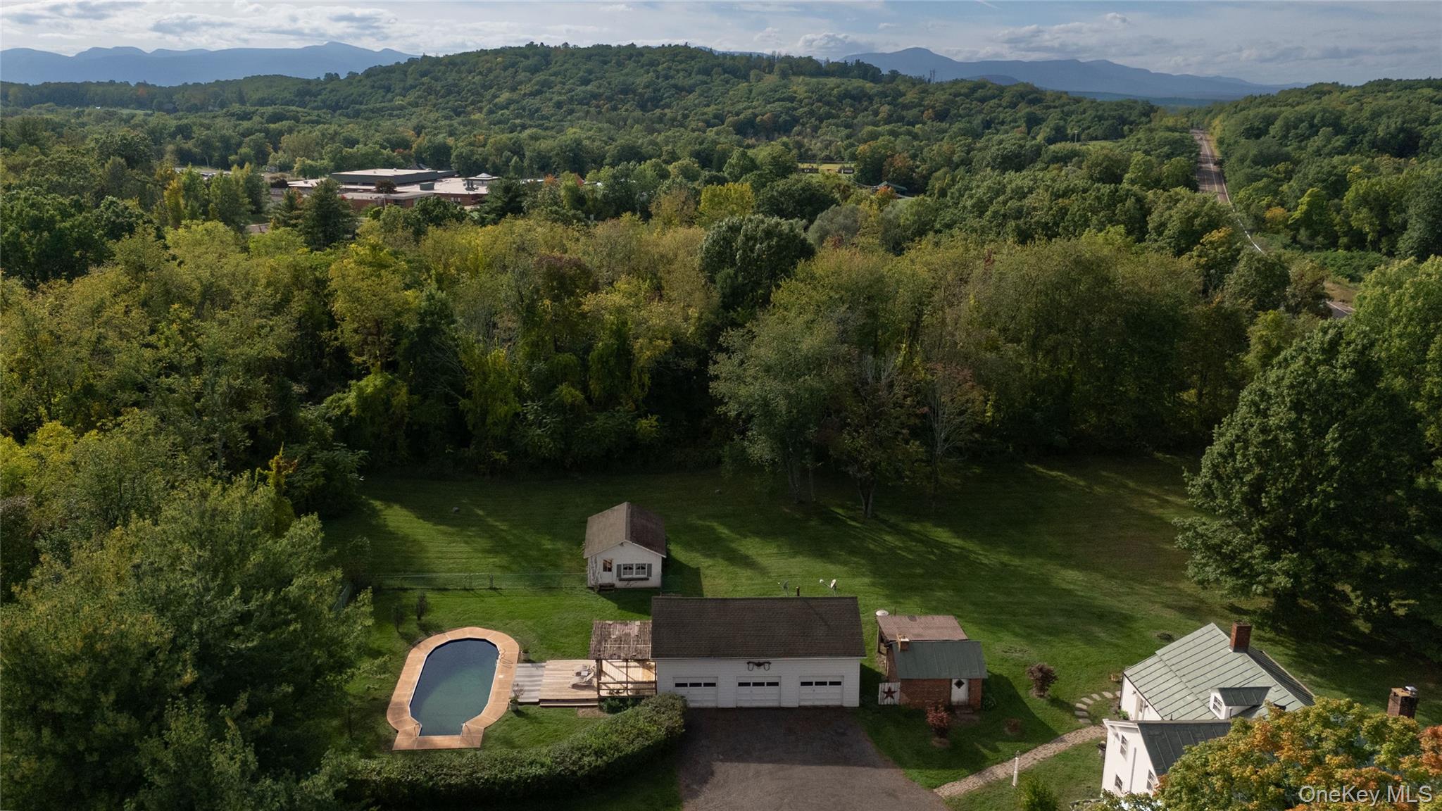 210 Middle Road – For Sale photo 2