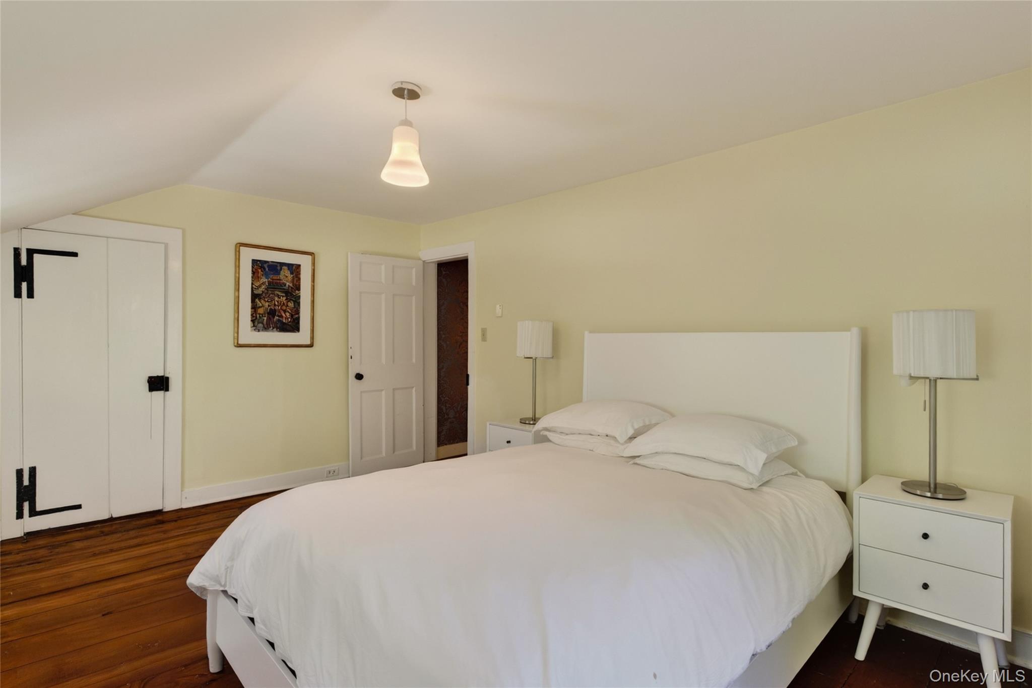 210 Middle Road – For Sale photo 14