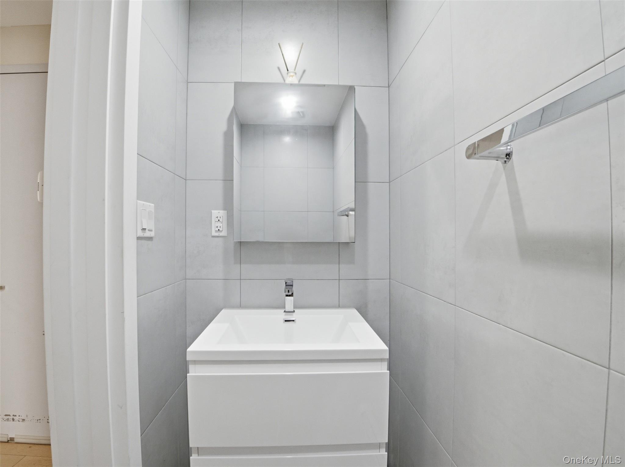 40 Pinehurst Avenue, Unit 2D photo 19