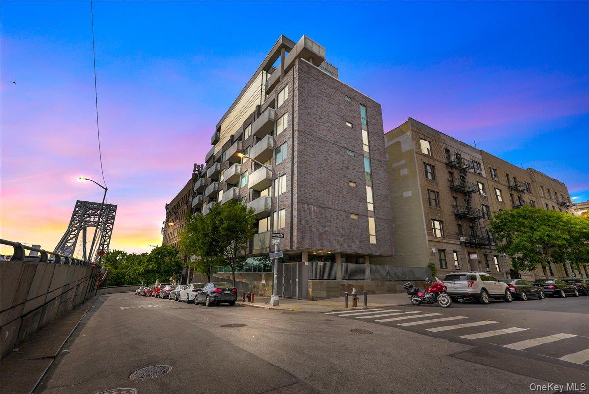 40 Pinehurst Avenue, Unit 2D photo 3