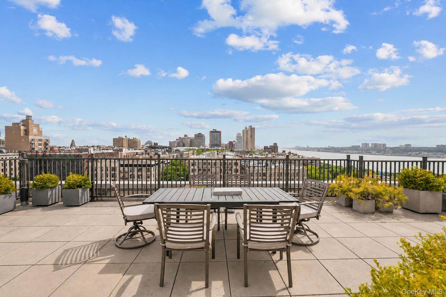 40 Pinehurst Avenue, Unit 2D photo 6
