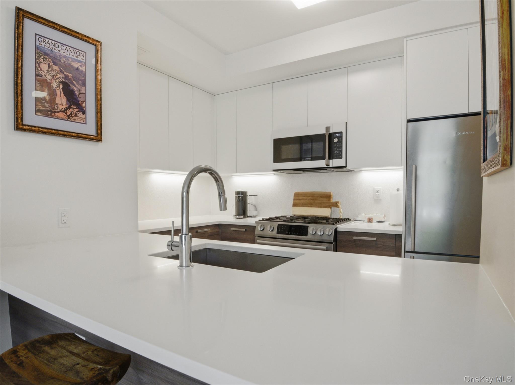 40 Pinehurst Avenue, Unit 2D
