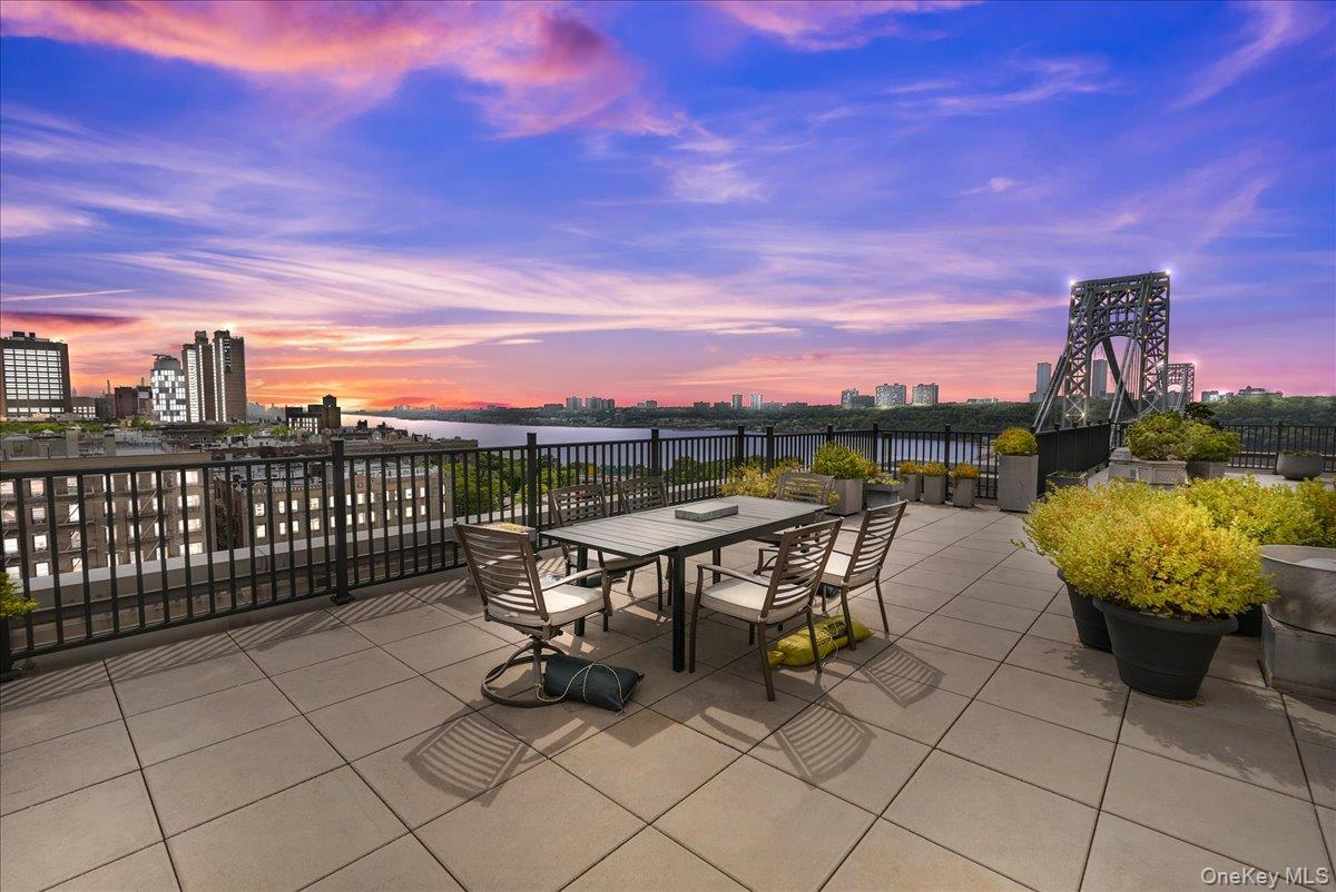 40 Pinehurst Avenue, Unit 2D photo 2