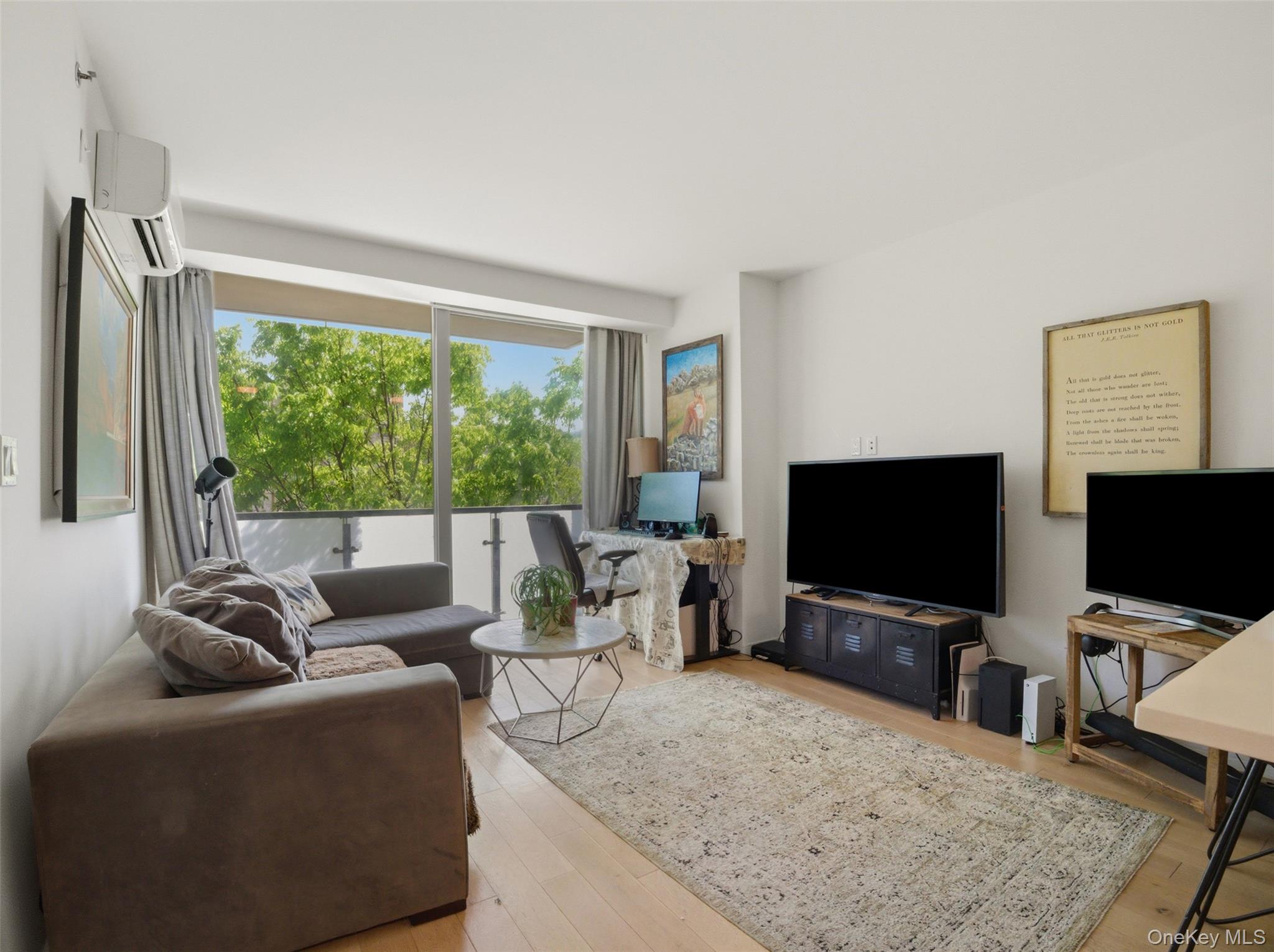 40 Pinehurst Avenue, Unit 2D photo 5
