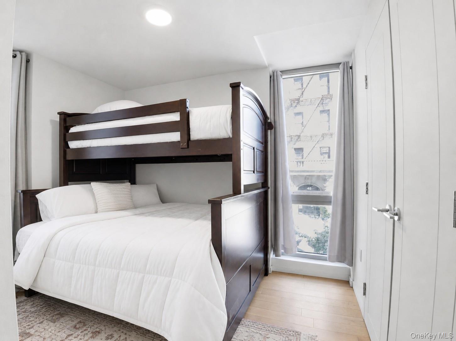 40 Pinehurst Avenue, Unit 2D photo 16