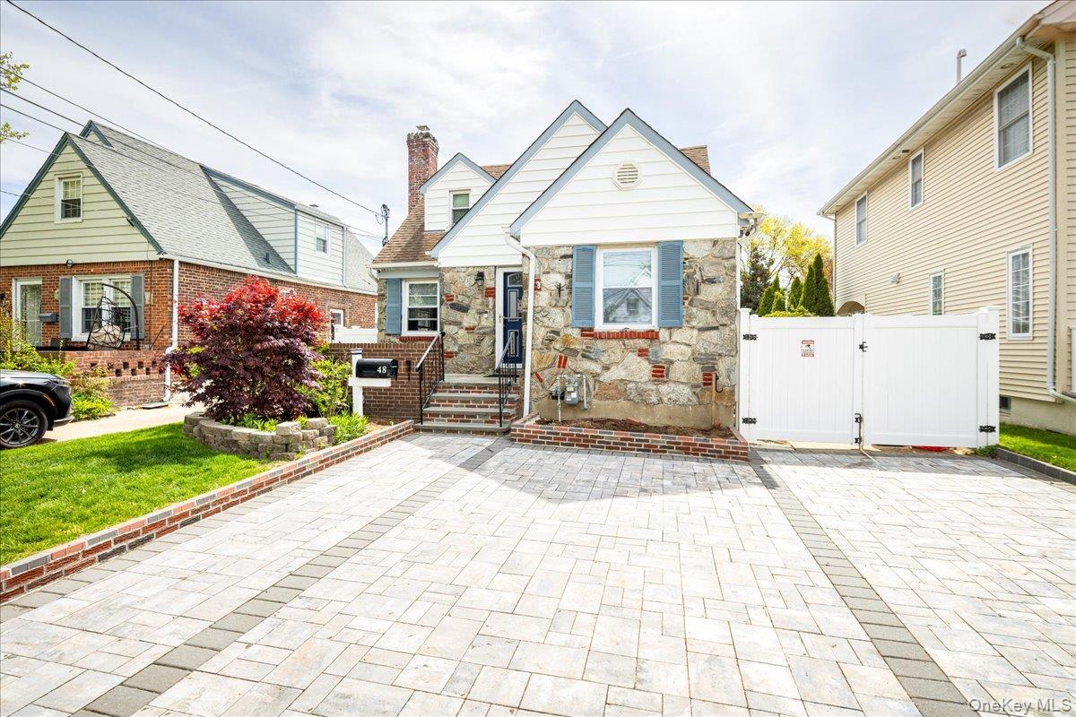 48 Hommell Street – For Sale photo 2