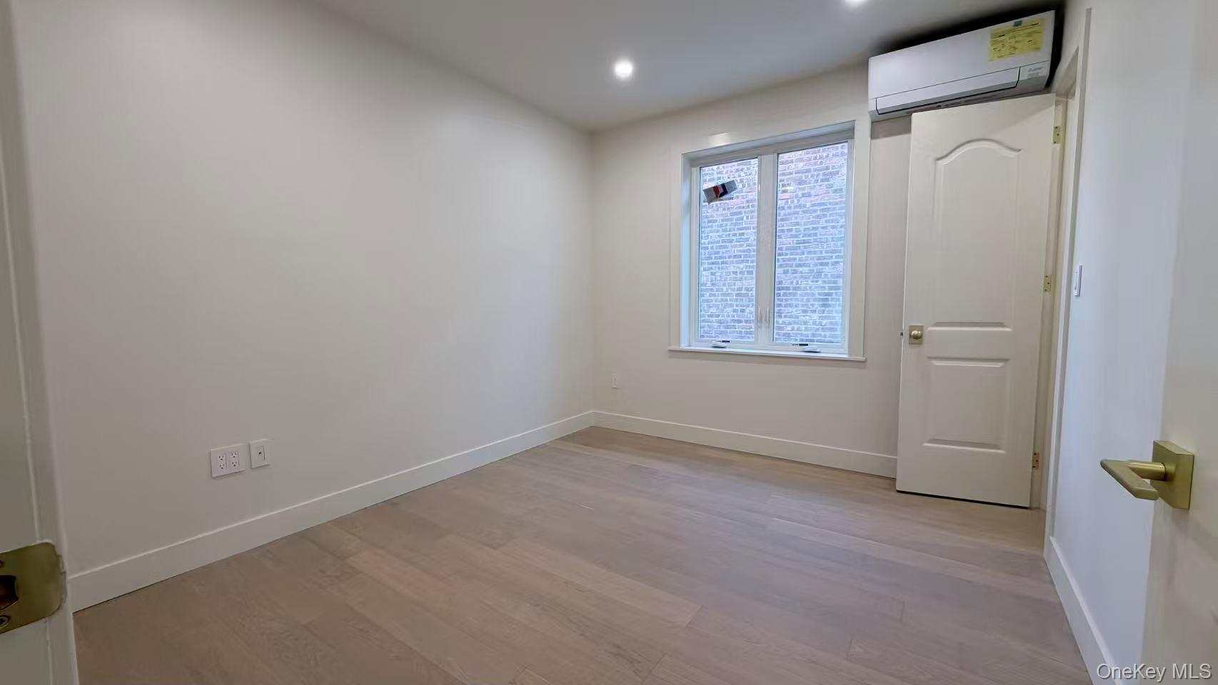 52-43 72nd Place – For Sale photo 10