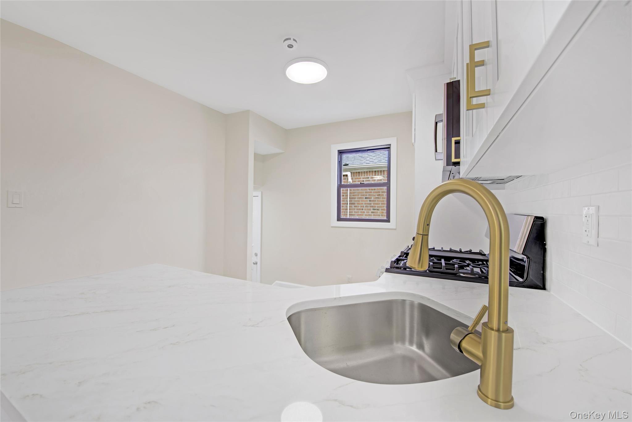 223-15 114th Road – For Sale photo 6