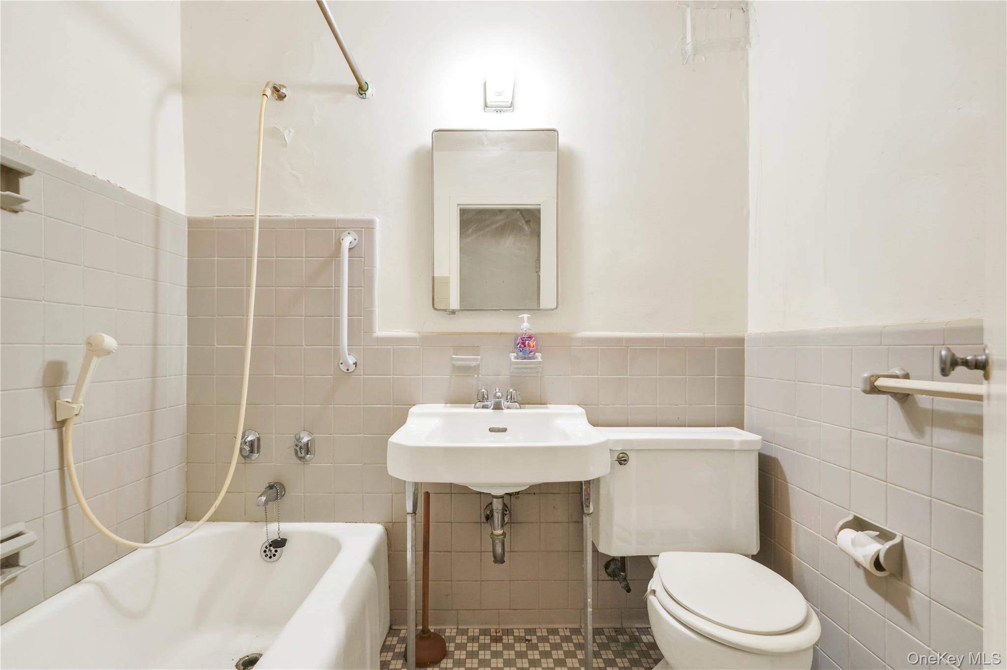 3 Fordham Hill Oval, Unit 1F photo 6