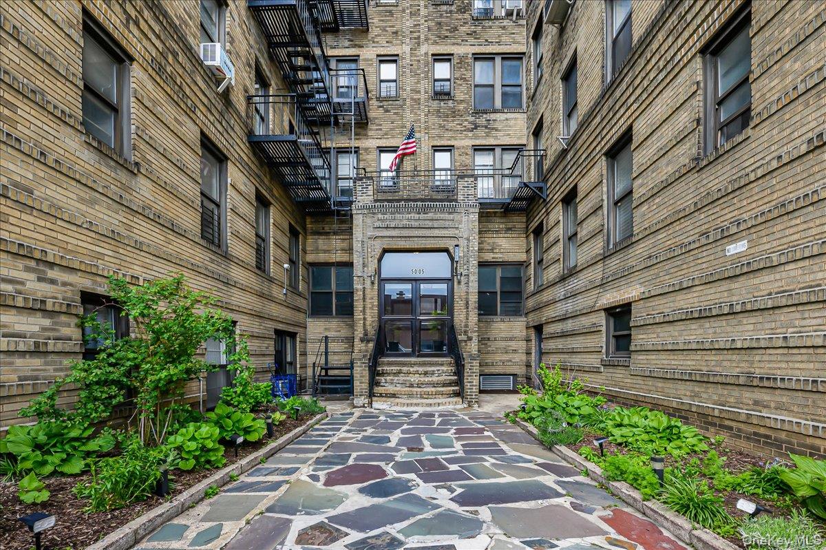 50-05 43rd Avenue, Unit 1M photo 2