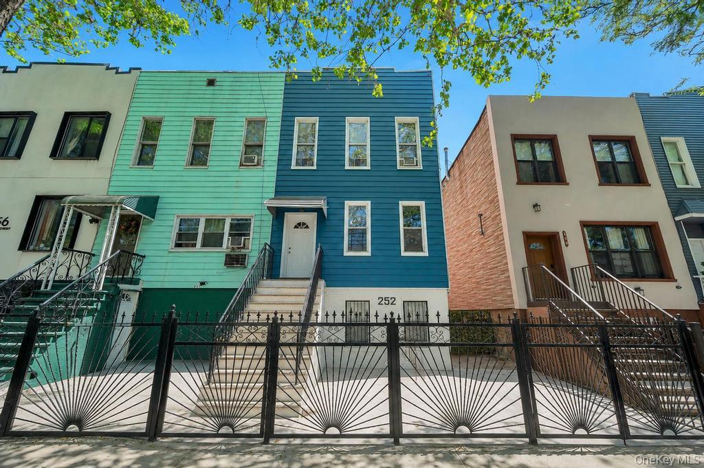 252 Woodbine Street – For Sale
